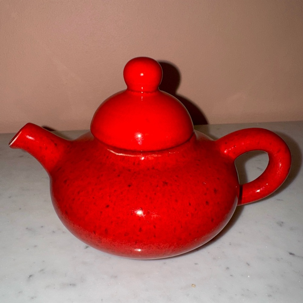 Beauce for HayHoe Flowerdale Tea, Single Serving Vibrant Red Speckled Teapot